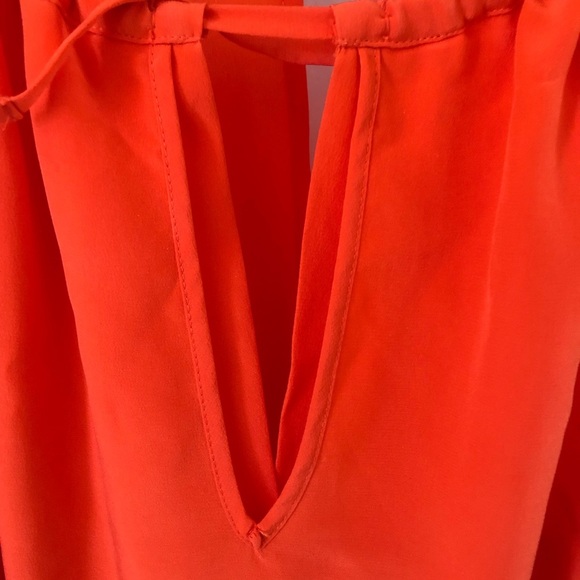 Trina Turk Sleeveless Tie Neck Silk Top size Sm. - Picture 6 of 6